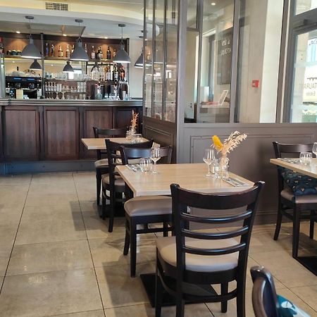 Hotel Le Pont Neuf 생 아프리크 외부 사진