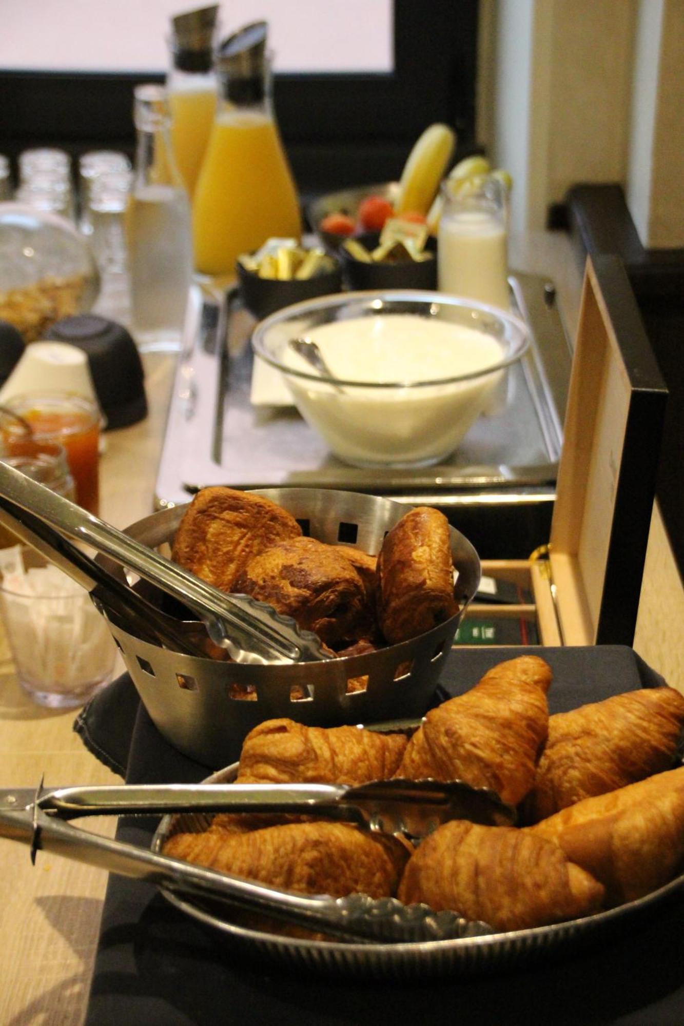 Hotel Le Pont Neuf 생 아프리크 외부 사진